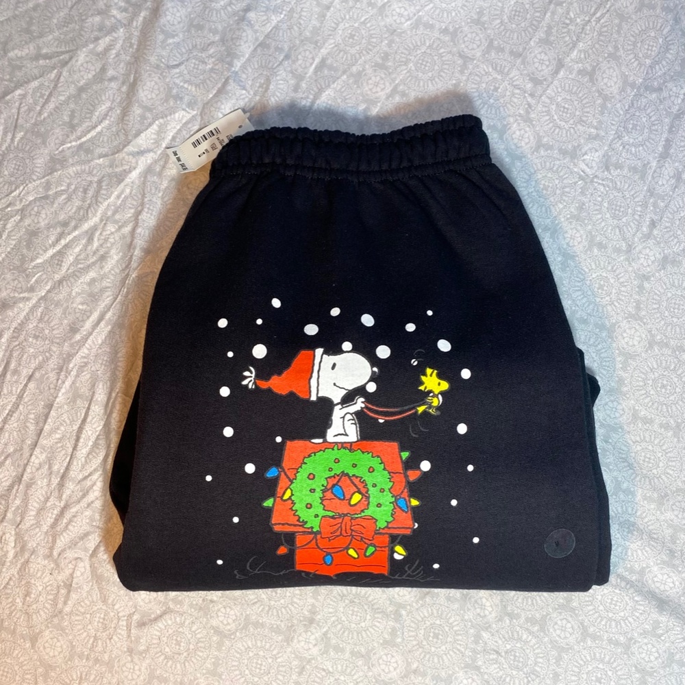 BRAND NEW - NEVER WORN - Peanuts x XMas Cinched Sweatpants - Picture 2 of 3